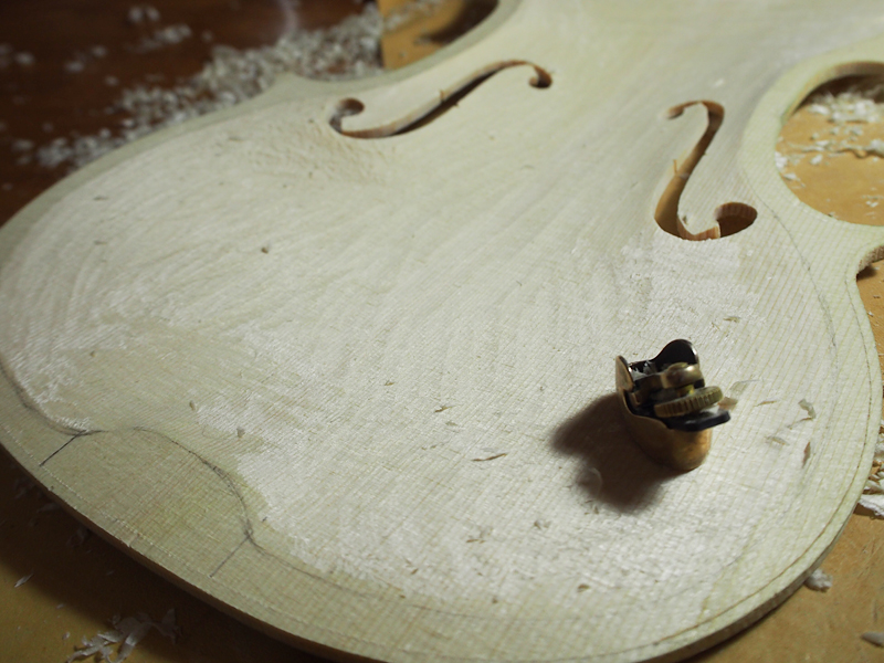 ヴァイオリン製作 f字孔